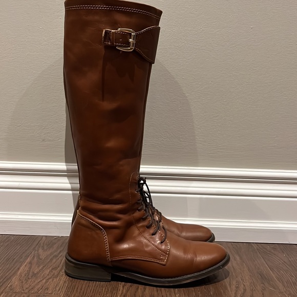 TOWN SHOES Tall Tan Riding Boots with inside zipper and gold accents size 8 - Picture 5 of 13